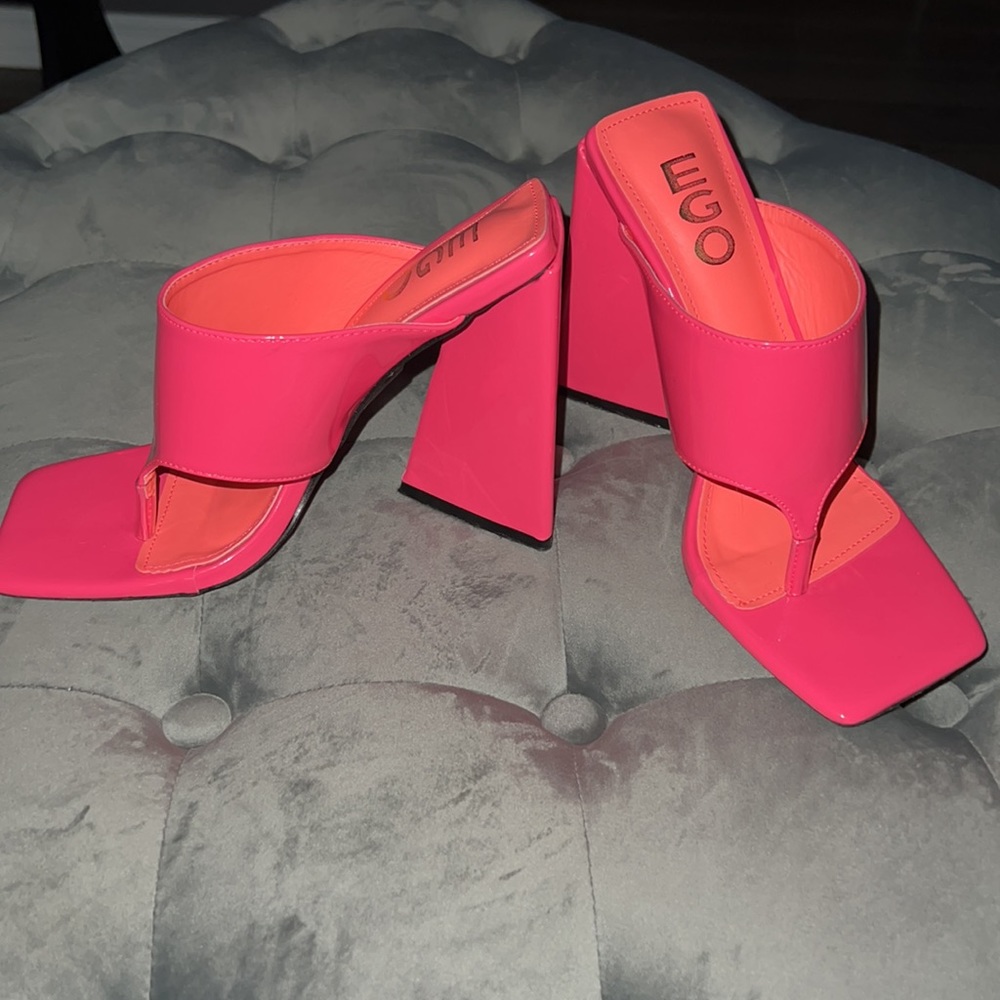 Pink heels - Picture 2 of 2